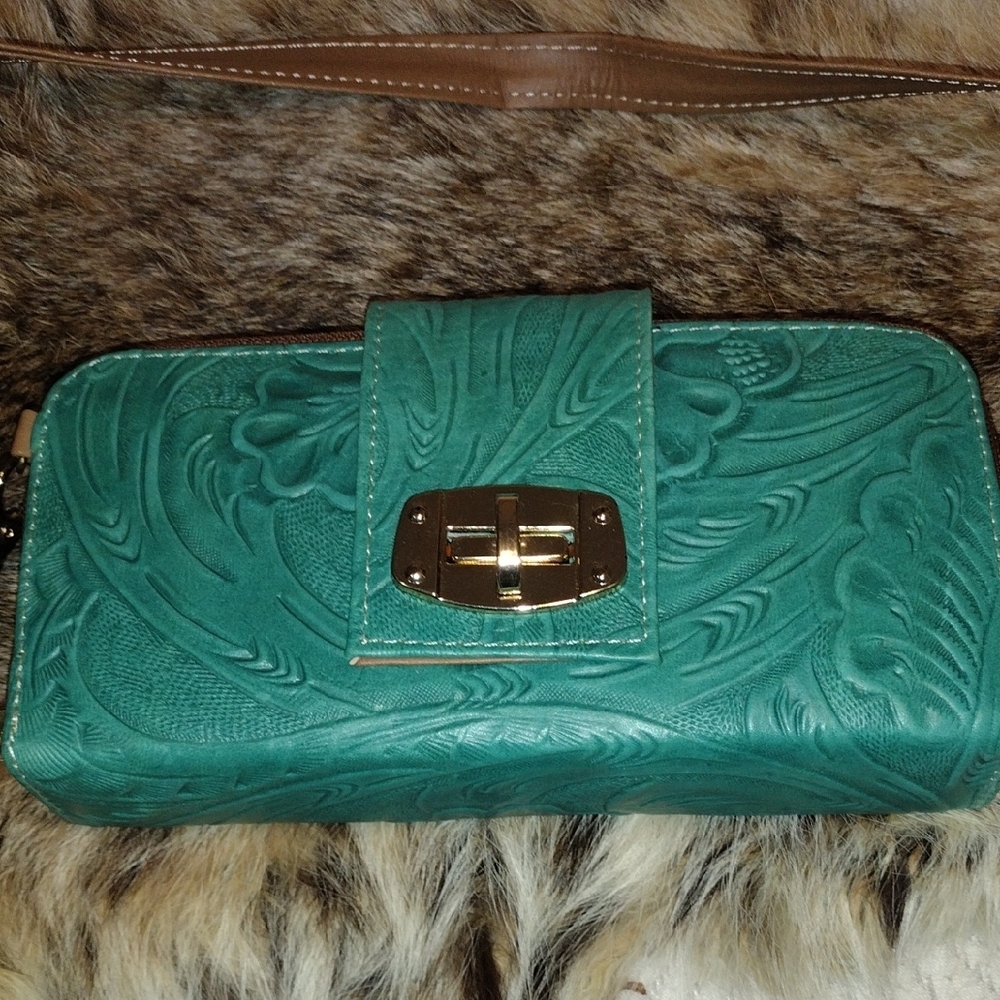 Elegant Green Embossed Leather Clutch